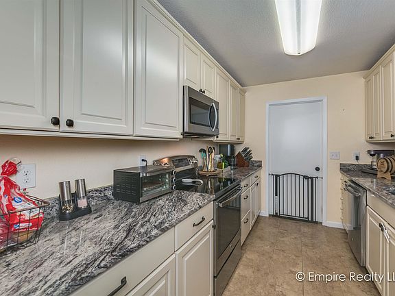 2nd image of 2932 Cecile St
