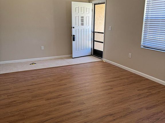 4th image of 3084-3086 Sea Gate Cir