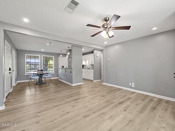 5th image of 101 Calais St