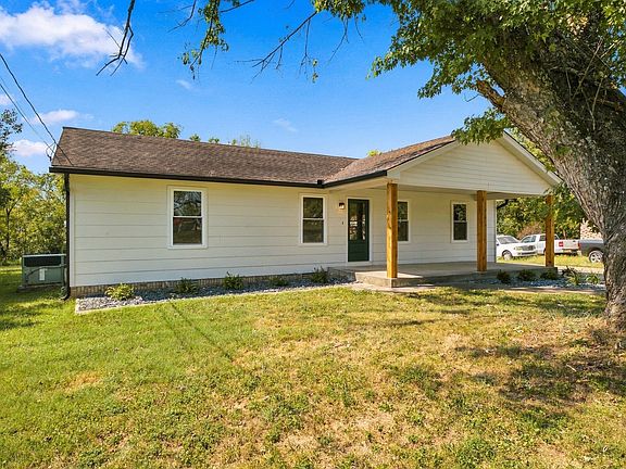 3rd image of 1521 Winding Way Cir