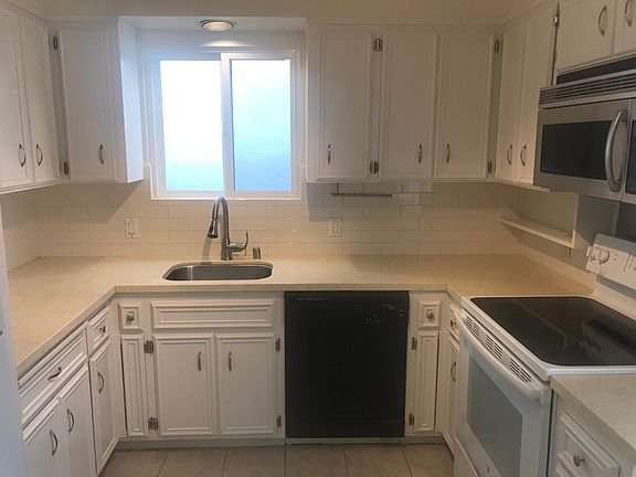 5th image of 72 Garden Grove Dr