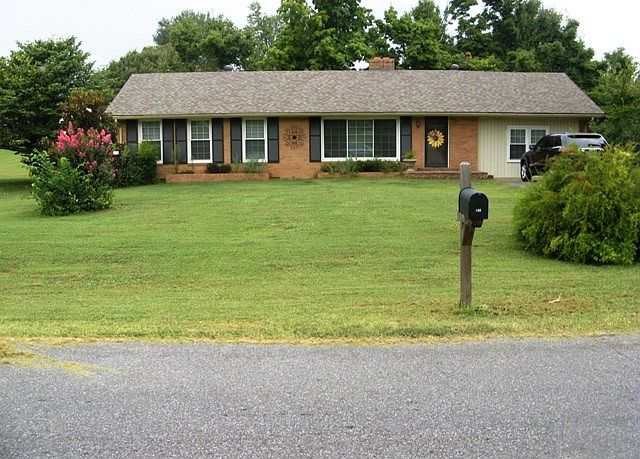 1st image of 106 E Dale Ave