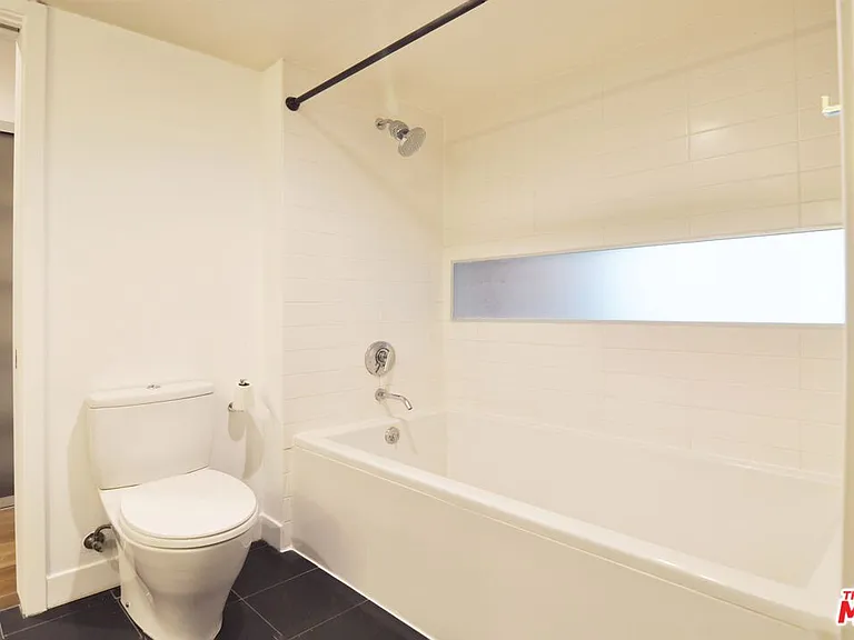 901 S Flower St #709 — Photo 23