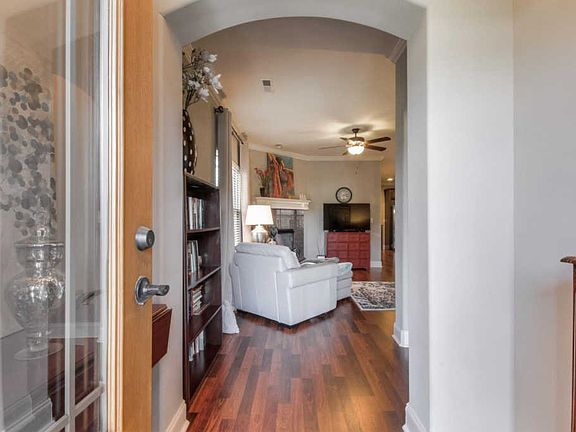 3rd image of 2521 Cason Ln