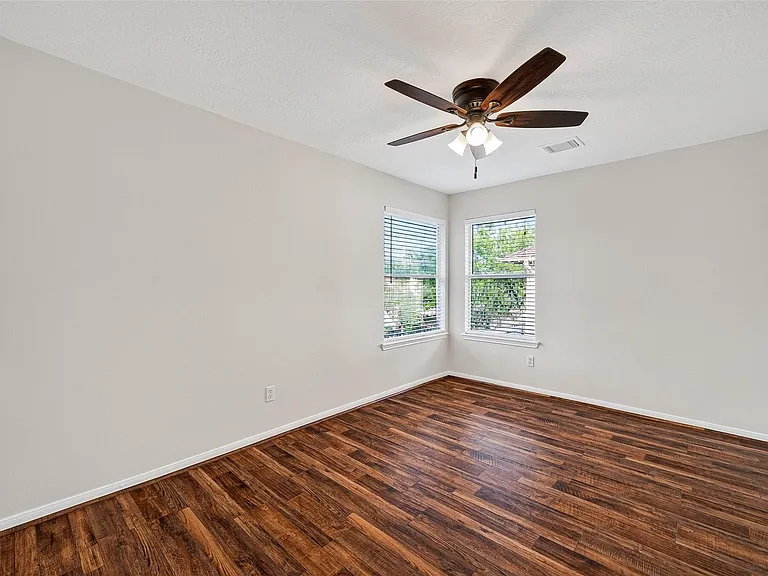 4539 Springfield Lakes St — Photo 19
