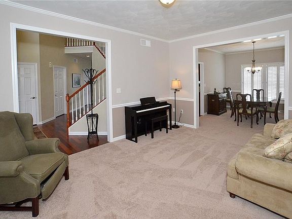 4th image of 106 Frank Cir