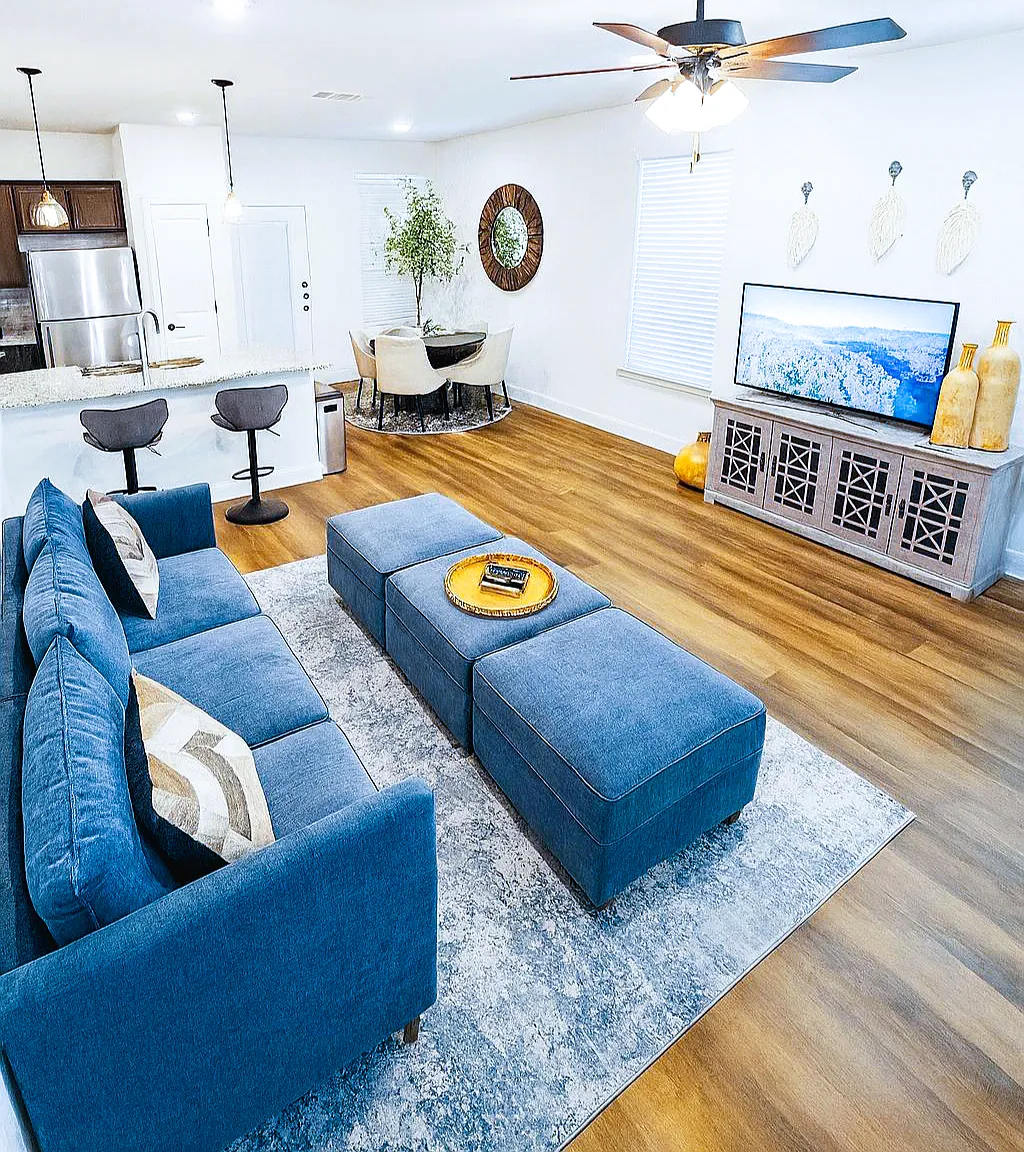 Stylish 3Bedroom Townhome MoveIn Ready! — Photo 1