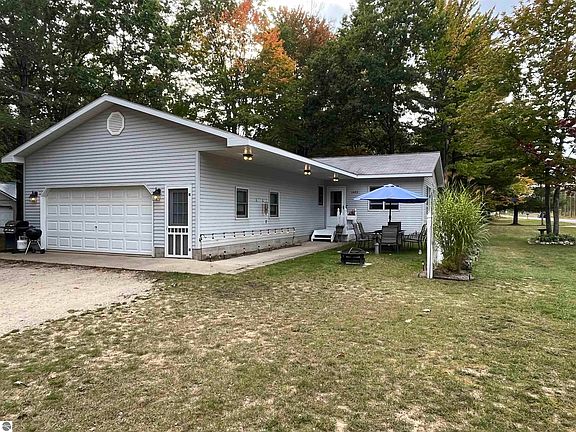 2nd image of 1485 Cedar Ct