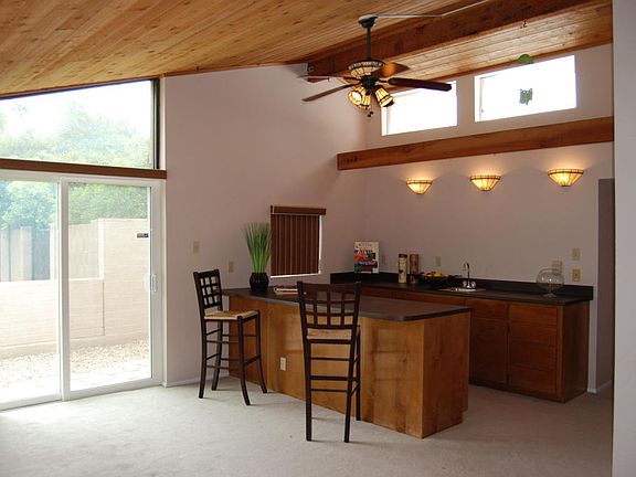 3rd image of 1821 E Keim Dr
