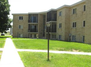 18594 Gary St NW APT 10, Elk River, MN 55330