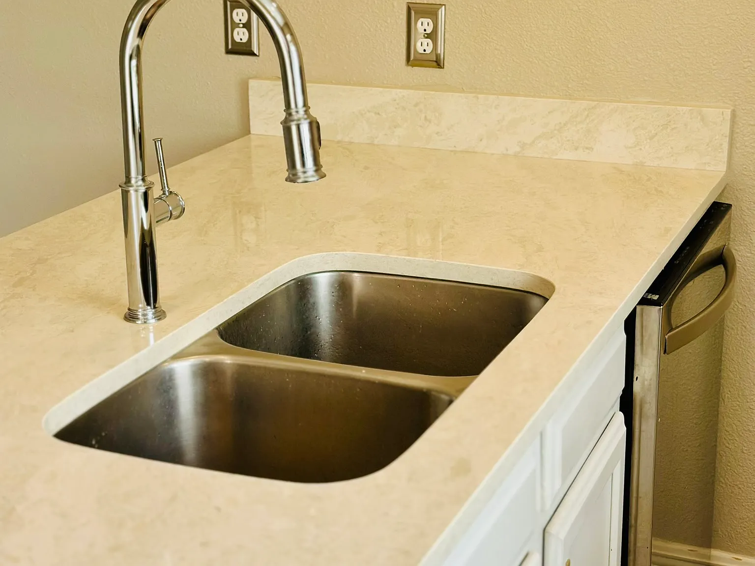 2 bed, 1.5 bath, 1096 sqft, $1,750 — Photo 3