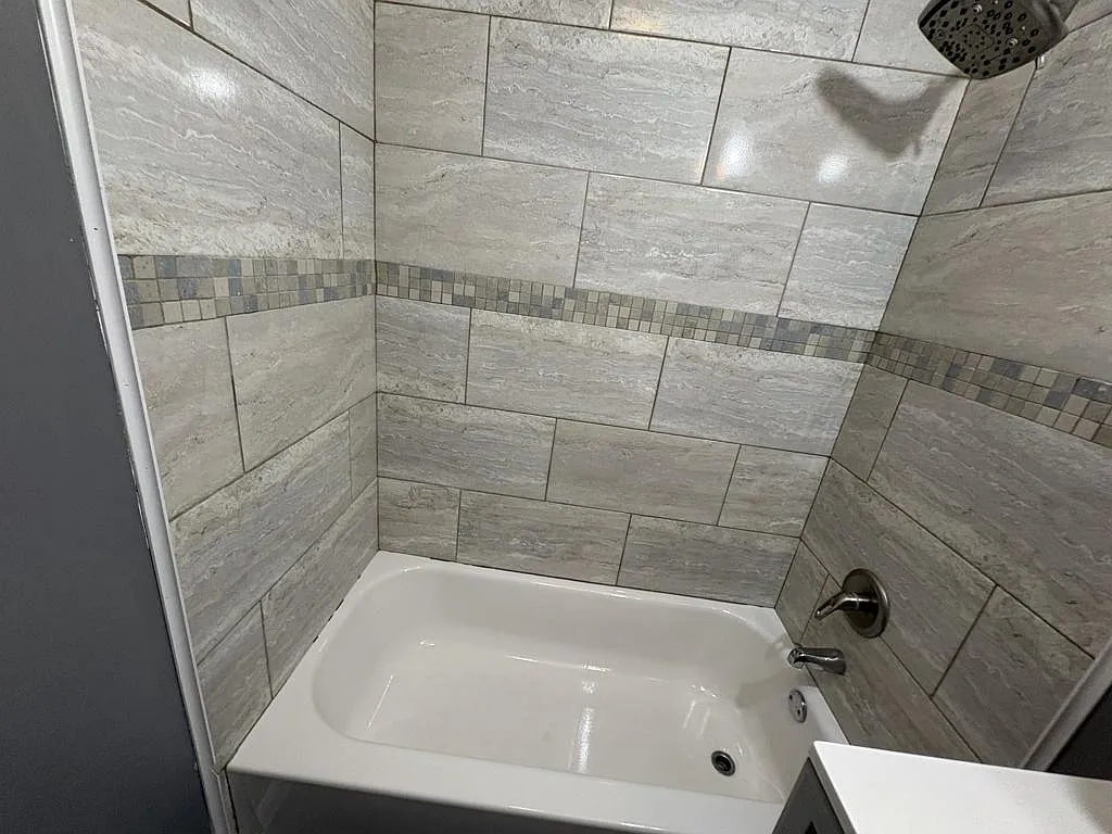 2 bed, 1036 sqft, $2,000 — Photo 2