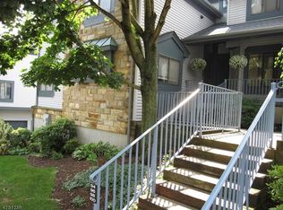 98 Overlook Dr, Hackettstown, NJ 07840