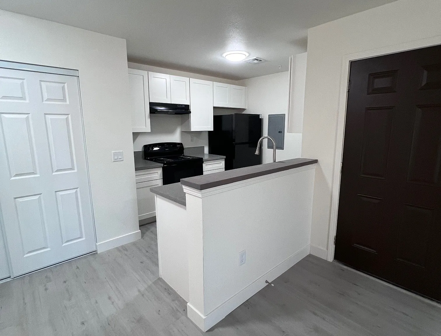 2 bed, 789 sqft, $1,300 — Photo 2