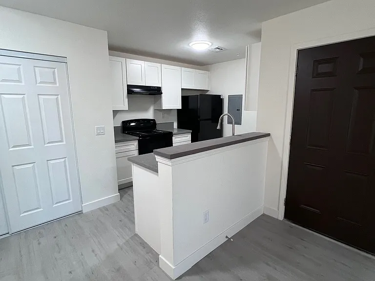 2881 Spy Glass Ave #4 — Photo 2