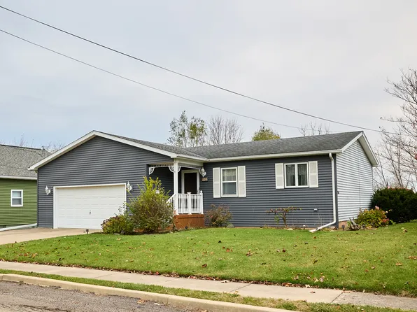 1522 1st St, Peru, IL 61354