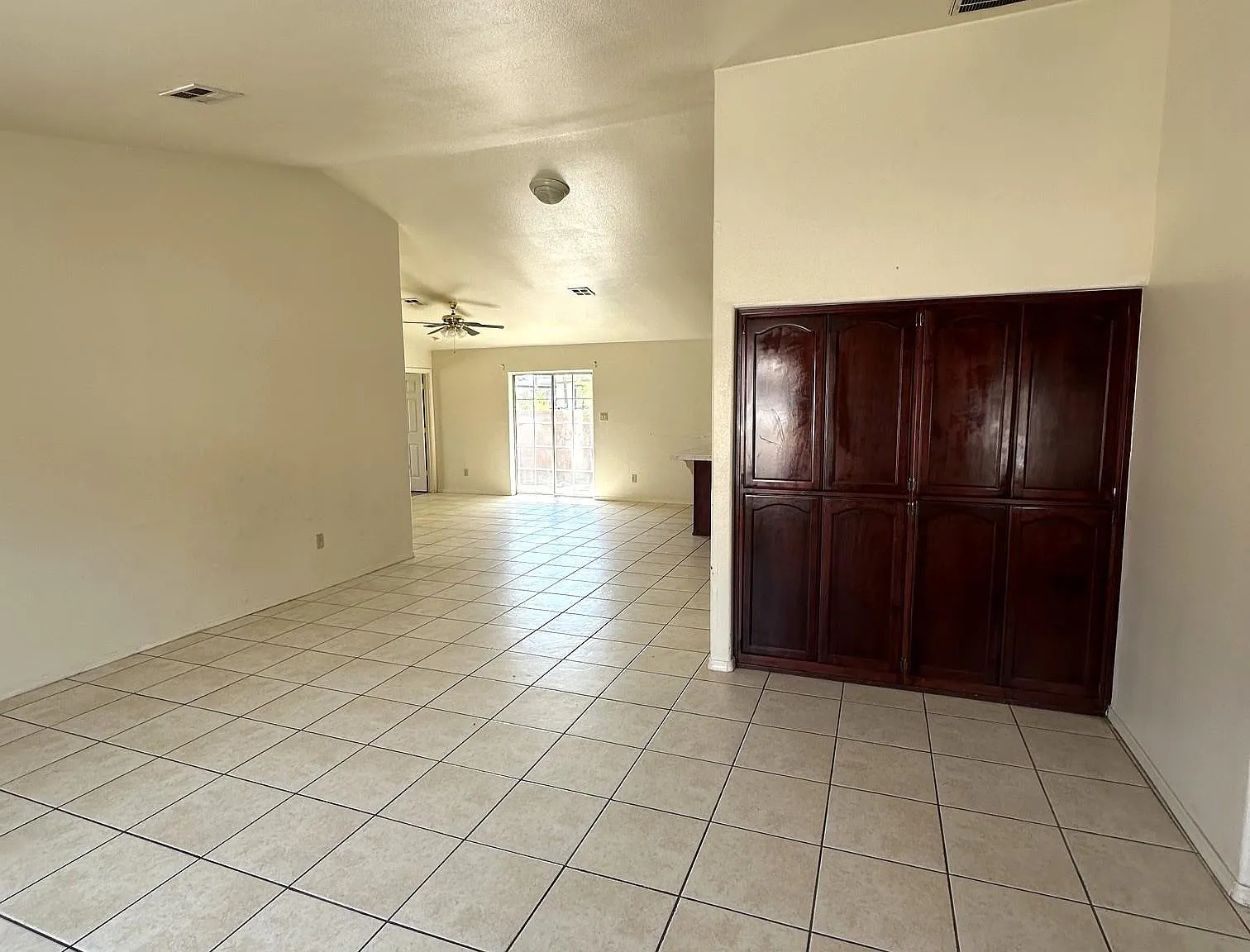 4 bed, 2.0 bath, 1668 sqft, $1,600 — Photo 2