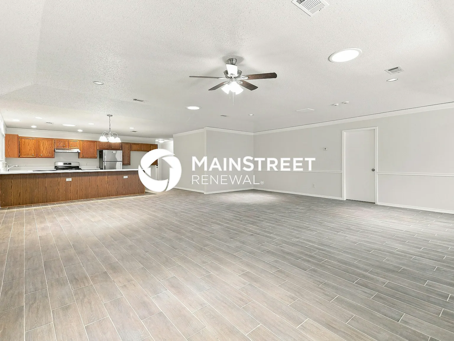2519 Meadowview Dr — Photo 2