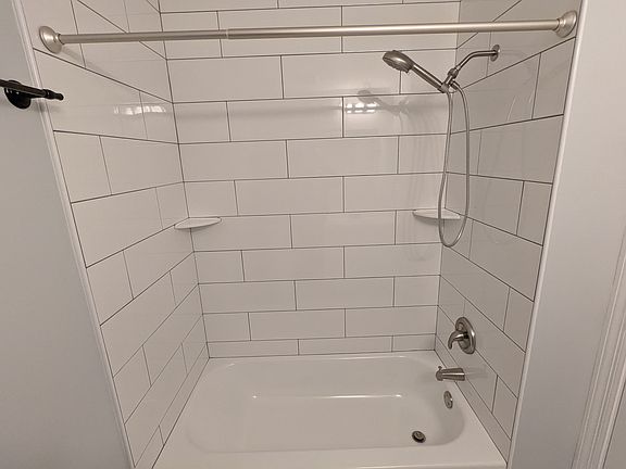 2nd image of 3943 Botanical Ave Floor 1