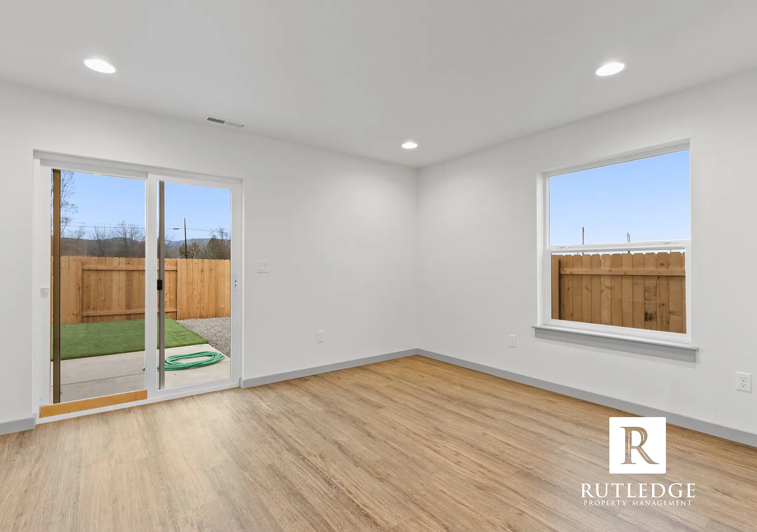 3 Bed/2.5 Bath Townhome in Medford — Photo 4