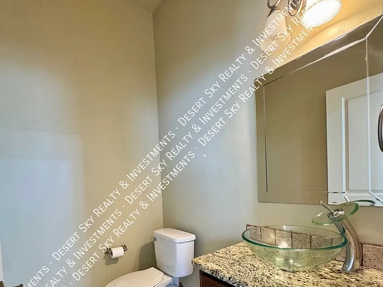 1911 Pella Ct — Photo 11