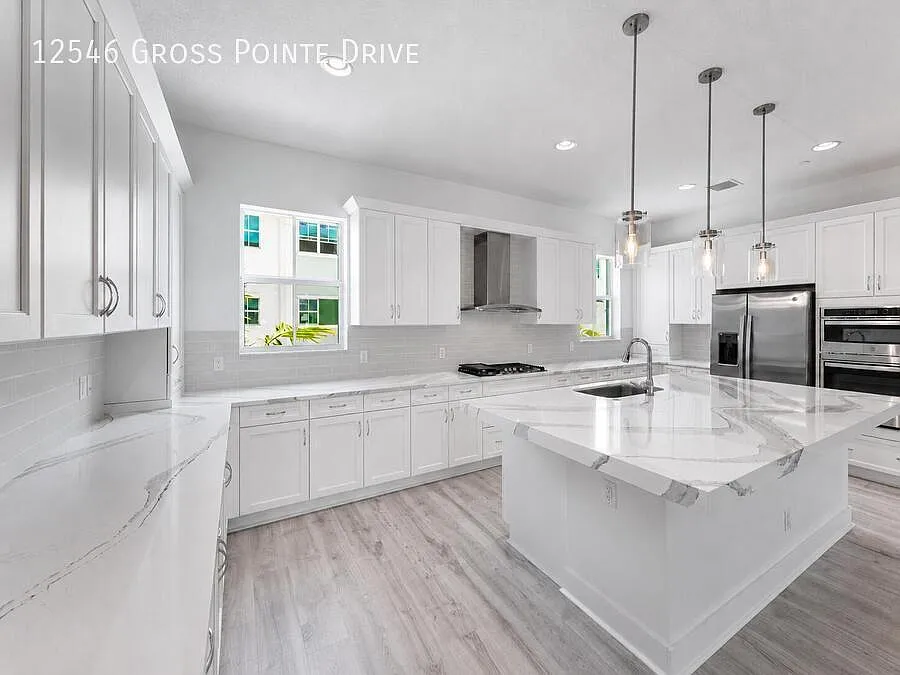 12546 Gross Pointe Dr