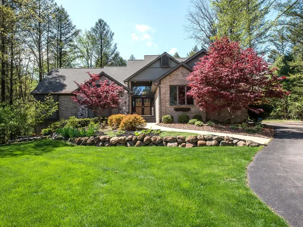 8544 Far Ravine Dr, Pinckney, MI 48169