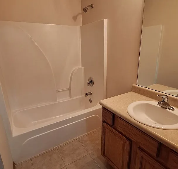 1305 E Hampton Dr — Photo 11