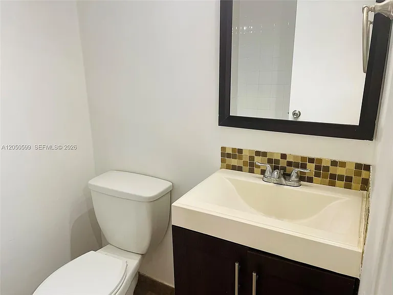 2401 Riverside Dr #114-B — Photo 11