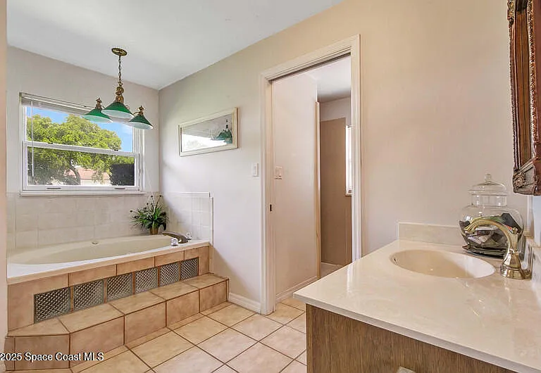 250 E Central Blvd — Photo 9