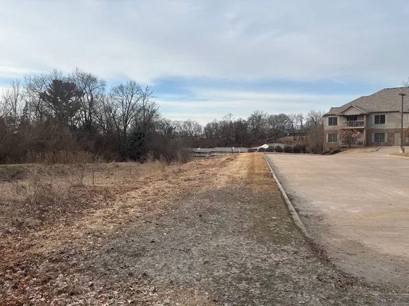 1251 Kimberly Rd, Bettendorf, IA 52722