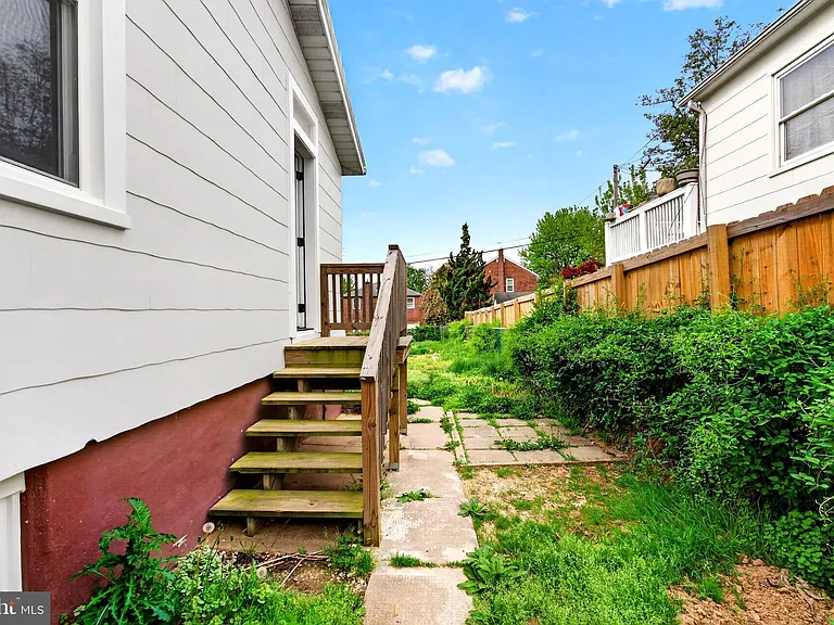 29 W Elm Ave — Photo 32