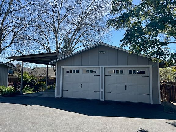 Detached 2-car garage with room to park 5+ cars