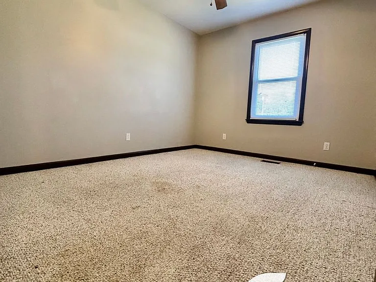 6727 Vaughn Rd — Photo 14