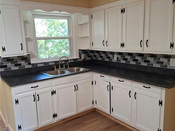 3rd image of 254 Collins Road