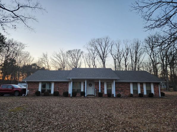 7606 Dolphin Dr, Pine Bluff, AR 71603