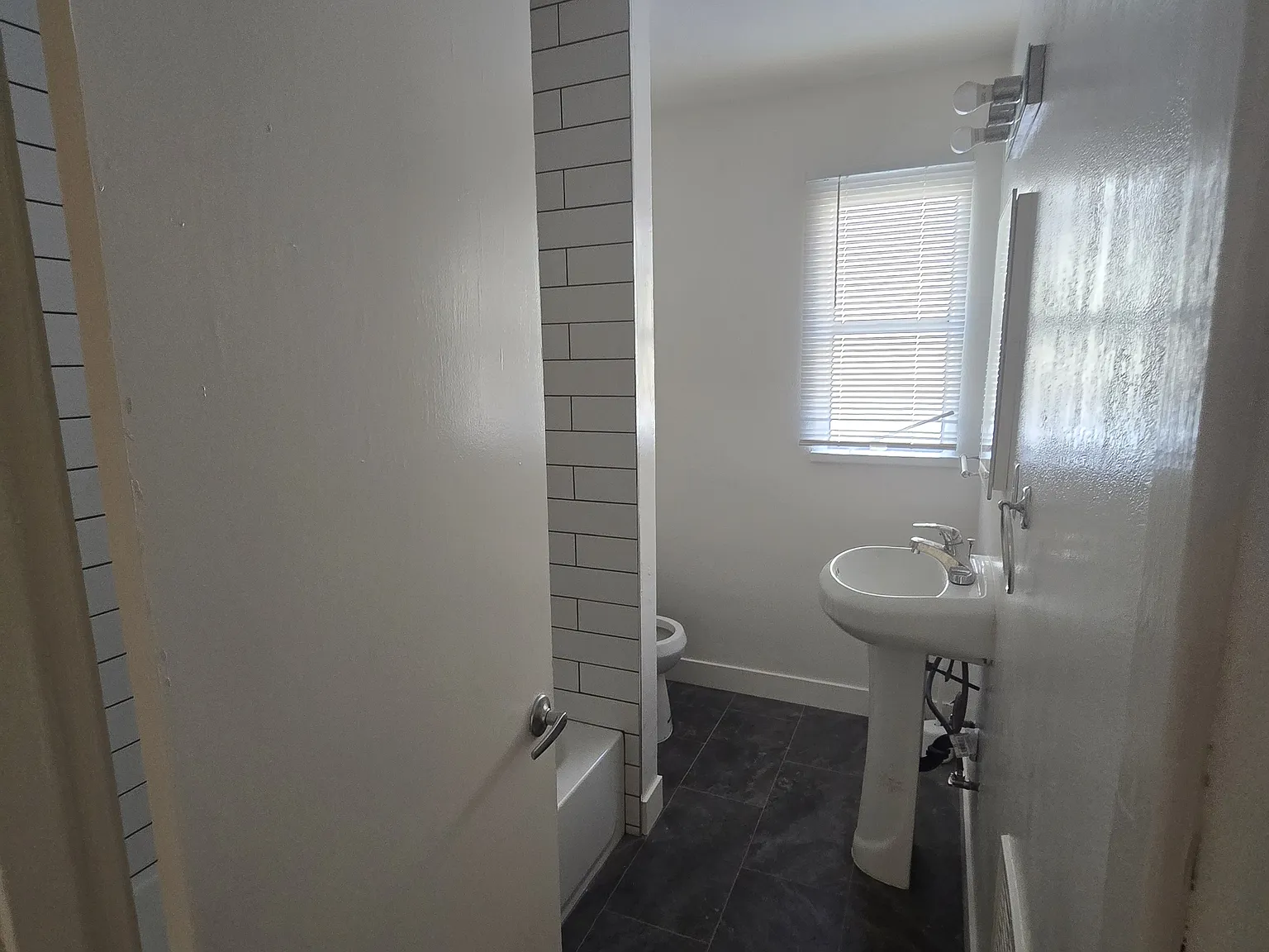 1 bed, 850 sqft, $2,000 — Photo 3