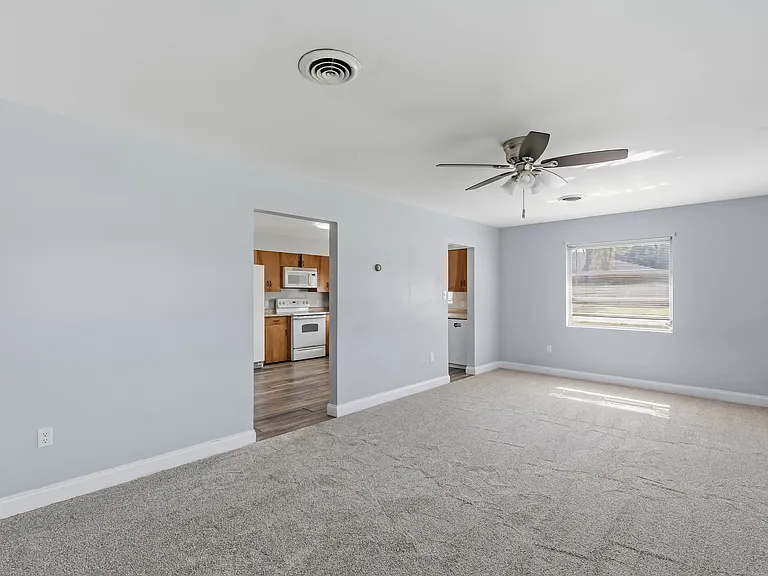 4220 Deleon St — Photo 8