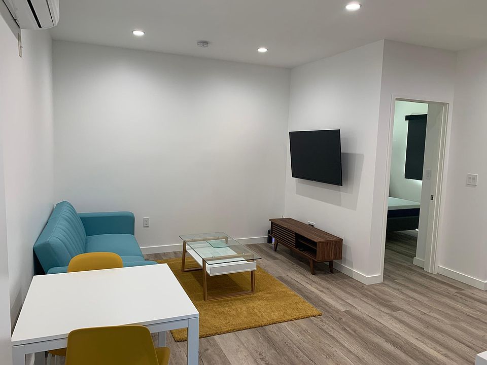 1st image of 5526 Tyrone Ave #5528