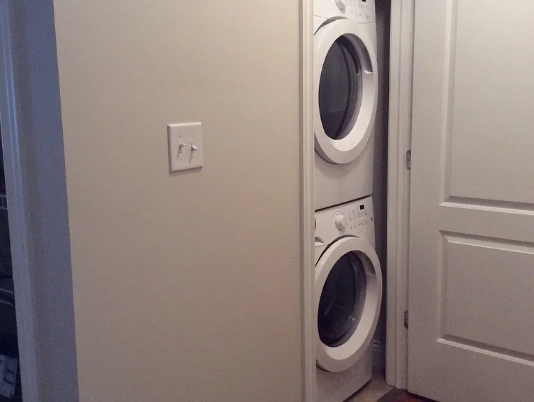 340 S Walnut St — Photo 5