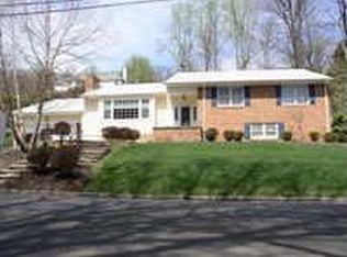 1054 Ledgewood Rd, Mountainside, NJ 07092