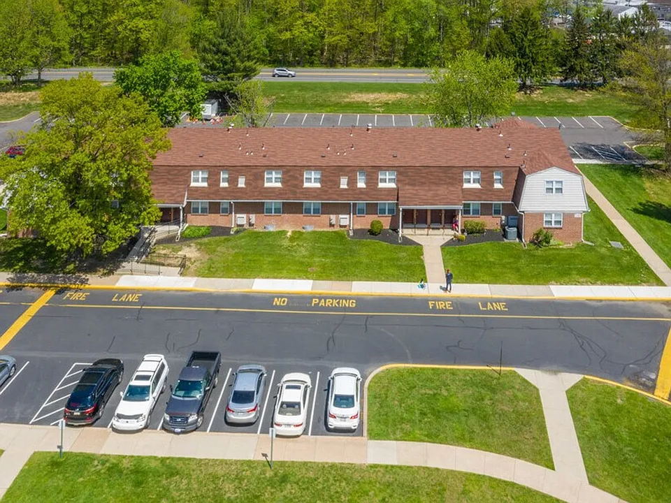 Foxwood Manor Apartments