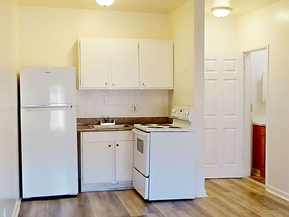 3rd image of 1811 27th Ave #211