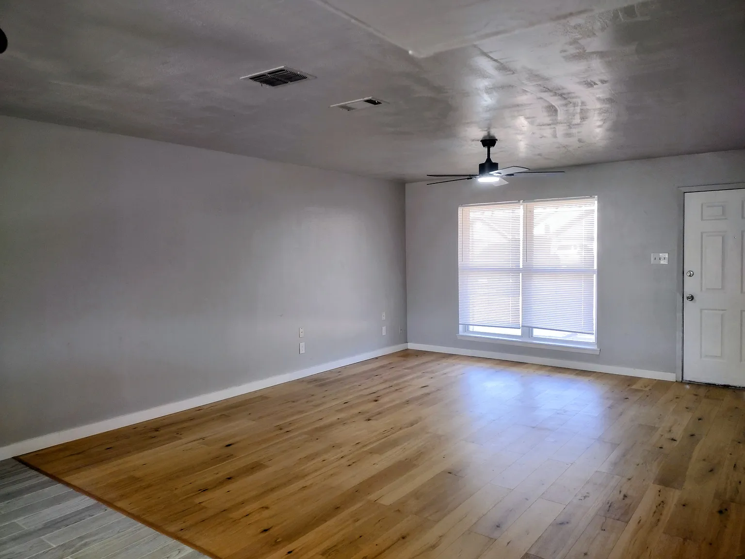 3 bed, 1200 sqft, $1,700 — Photo 2