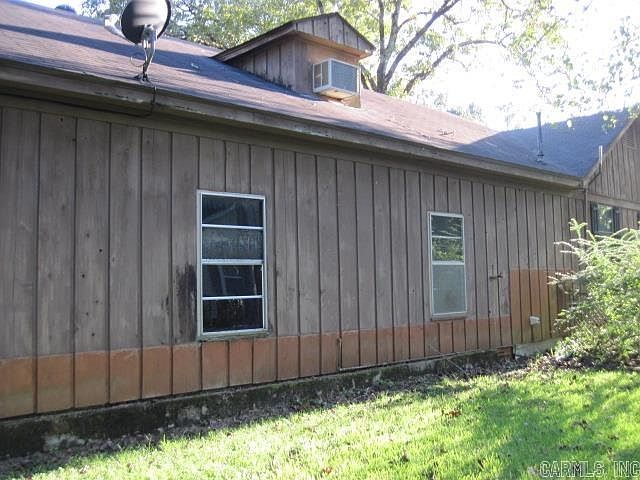2nd image of 703 Beech St
