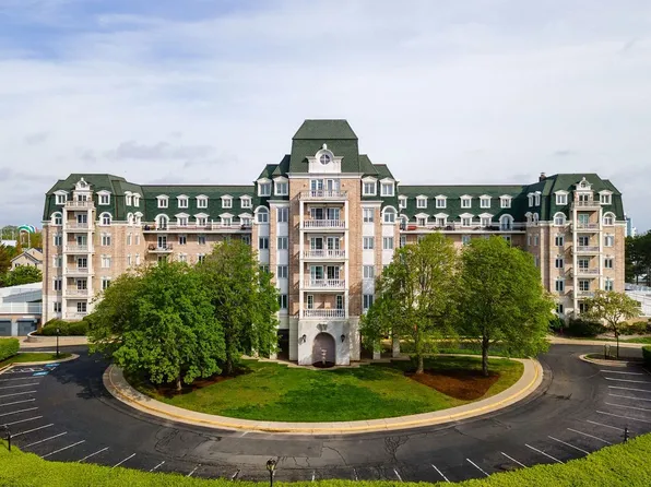 100 Marina Dr APT 217, Quincy, MA 02171