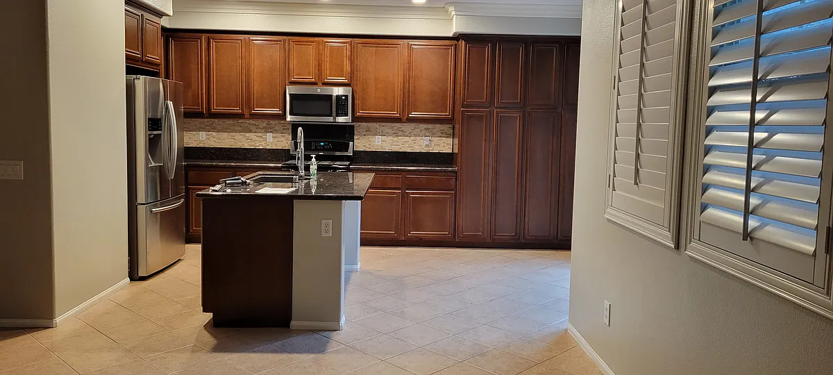 Building Photo - 40094 Canton Ct