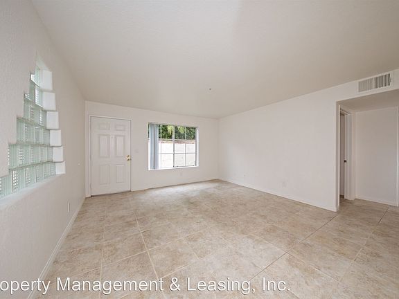3rd image of 665 Ascot Dr Unit 01
