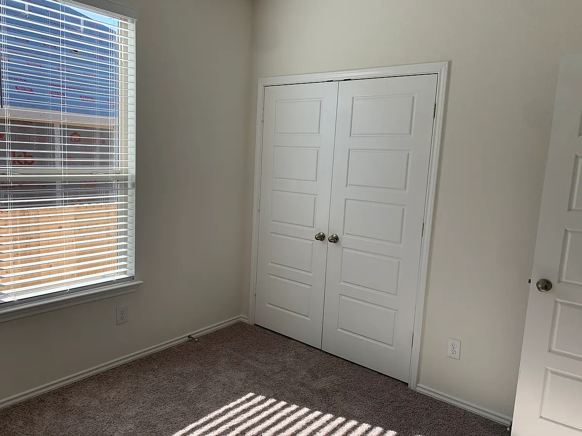 Building Photo - 1112 Gwen Ln