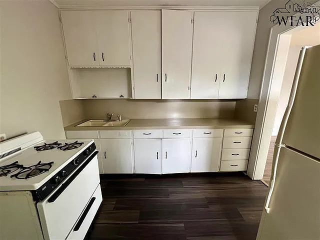 908 Denver St — Photo 5